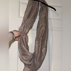 Taupe Tan Gray Chain Infinity Scarf with Silver Accents ❄️